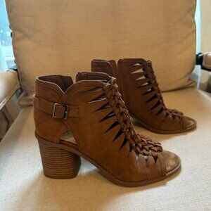 Vince Camuto Ankle booties